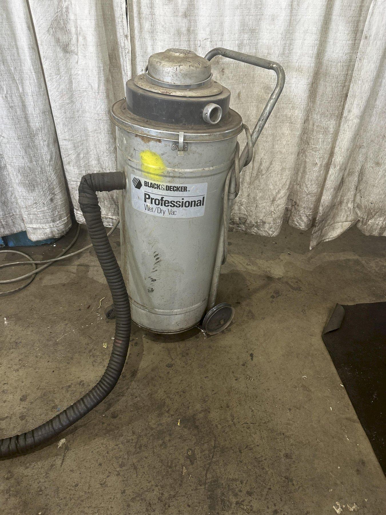 BLACK & DECKER  PORTABLE SHOP VACUUM:  STOCK #77039