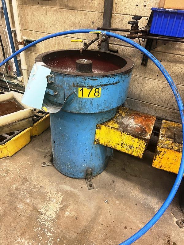 1.5 CUBIC FOOT MODEL VB-1 VIBRATORY FINISHER