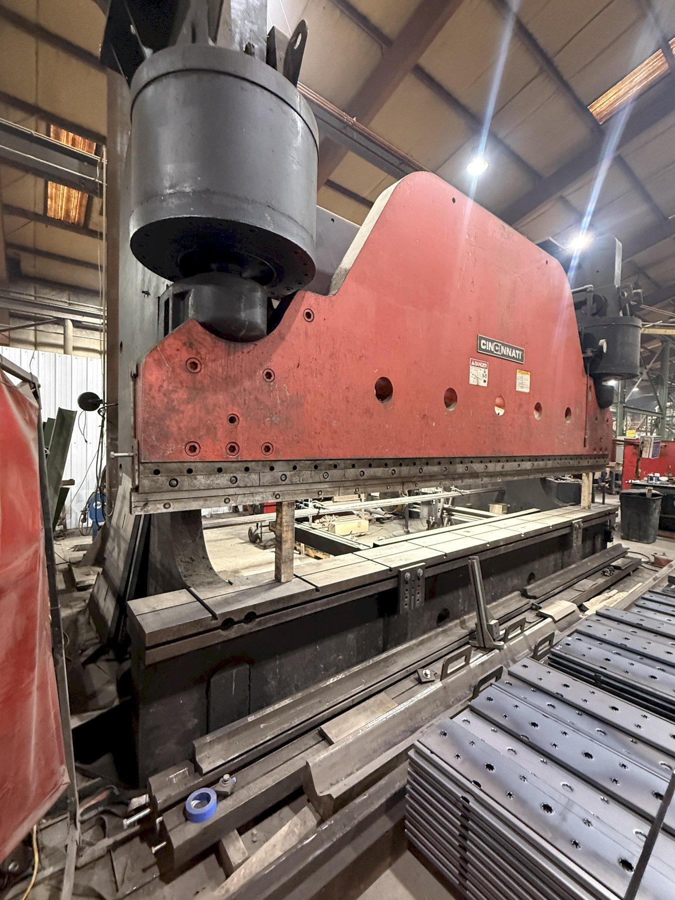 1,250 TON X 20' CINCINNATI 1250HX16 HYDRAULIC PRESS BRAKE. STOCK # 0429726