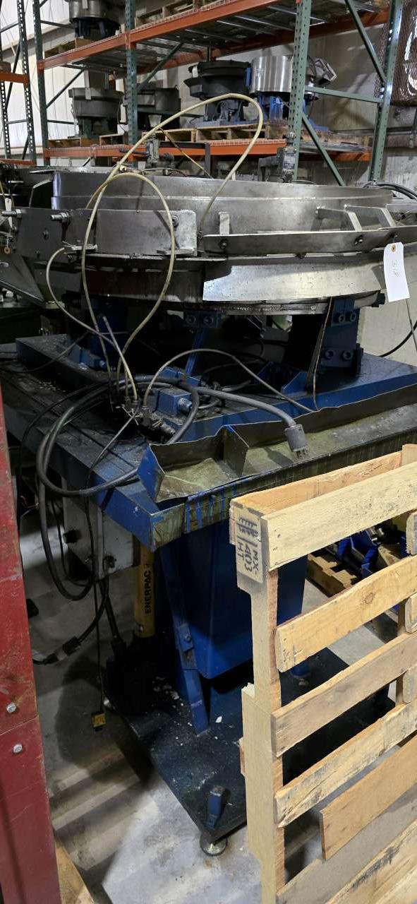 36″ CW Vibratory Bowl (63″ Exit) w/Stand