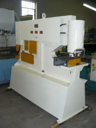 110 TON GEKA HYDRAULIC IRONWORKER MODEL HYDRACROP 100SD IRONWORKER