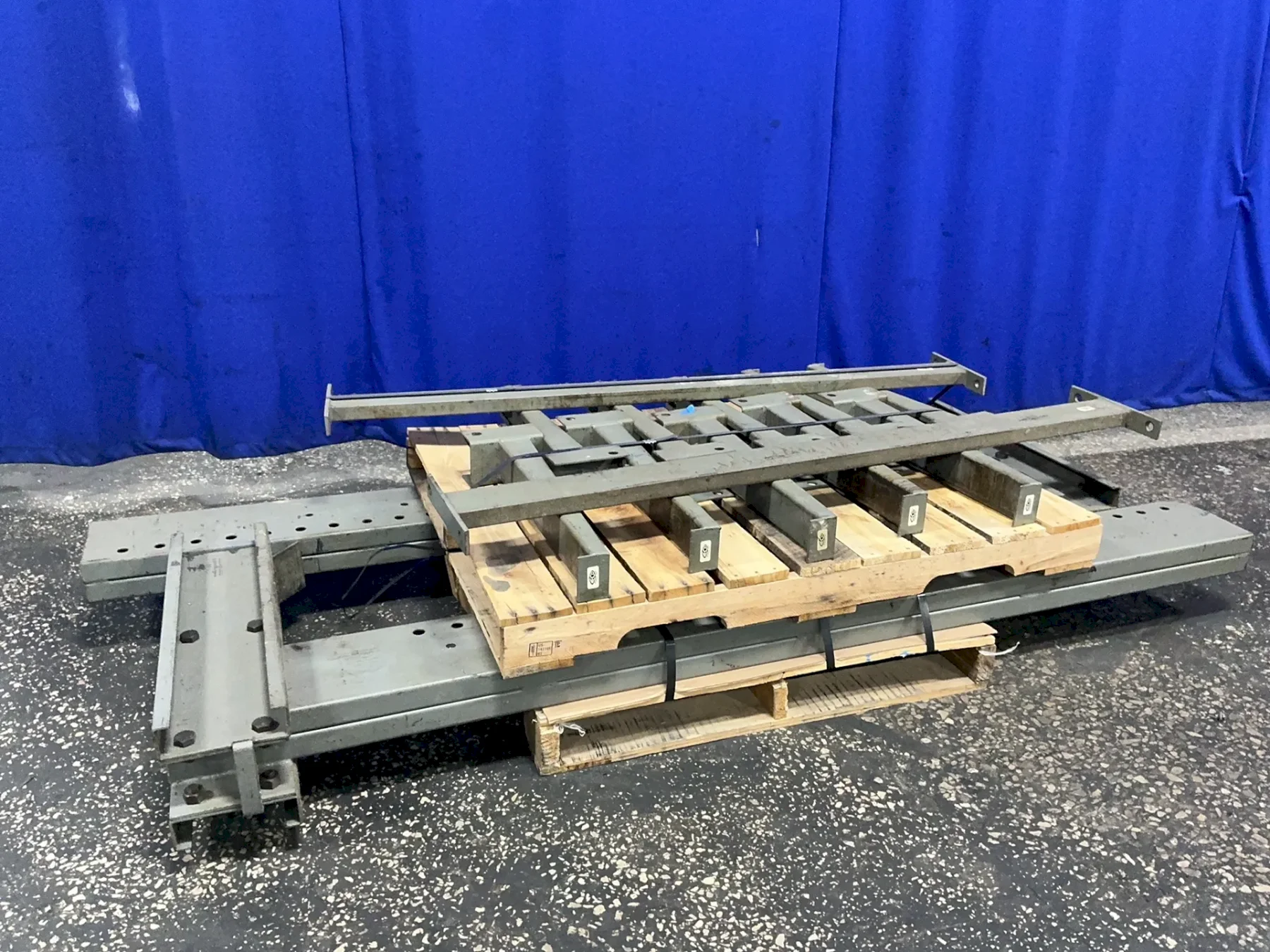 MECO 31" X 96" CANTILEVER RACKING