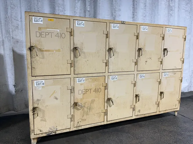 STRONG HOLD 10 DOORS LOCKERS