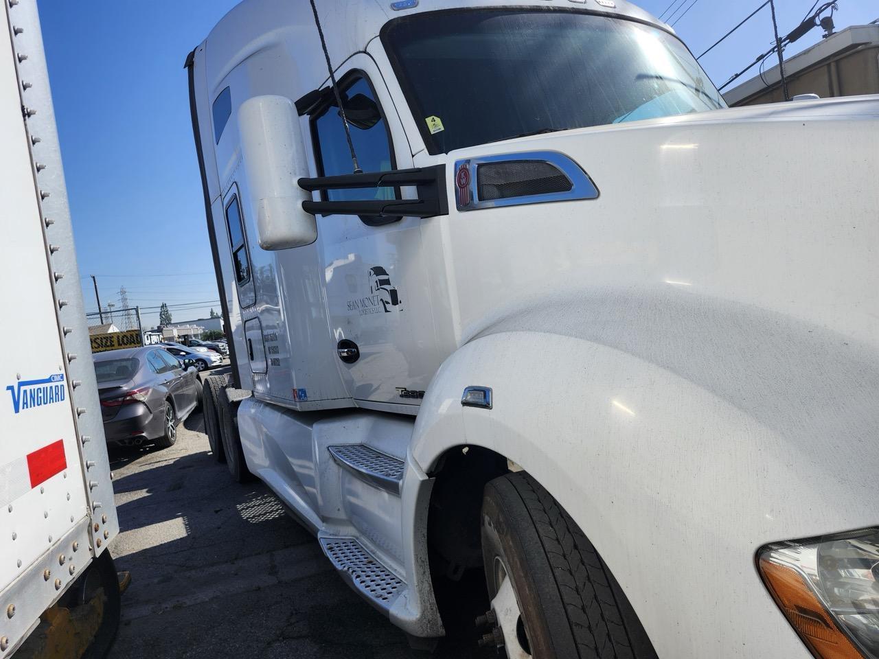 Kenworth T680 76-Inch Sleeper Semi Truck, 2020 – PACCAR MX-13 – Automatic – 578,704 Miles