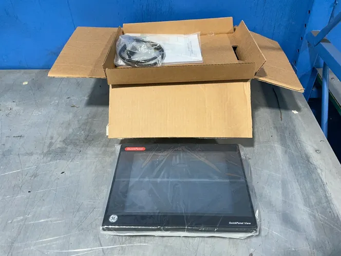 GENERAL ELECTRIC QUICKPANEL OPERATOR PANEL  -  IC754VSI12CTD-KJ