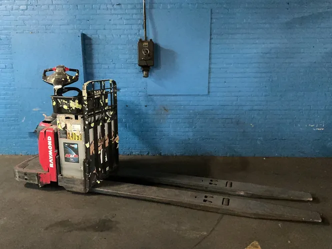 Raymond  8000 Lbs  Electric Pallet Jack  - 8410