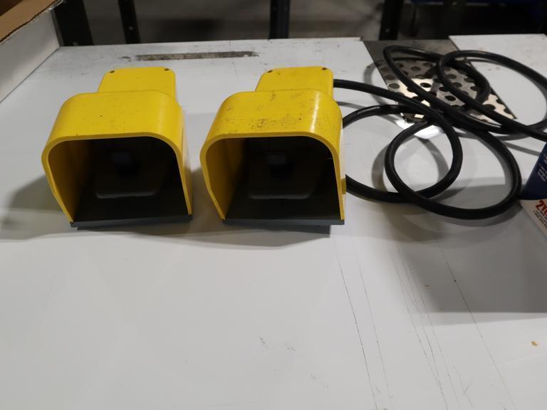 AutomationDirect Electric Foot Switch - APS1211-V0 (2)- Auction Item