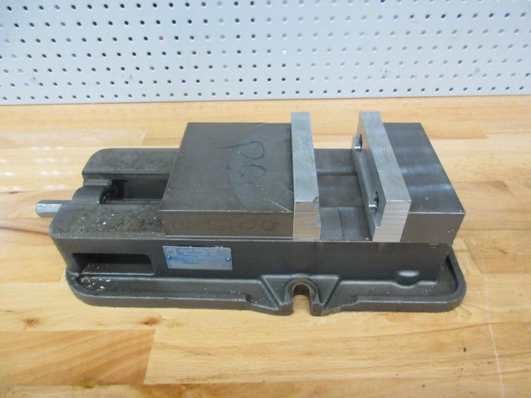 Kurt D675 6" Machine Vise with Aluminum Jaws- Auction Item