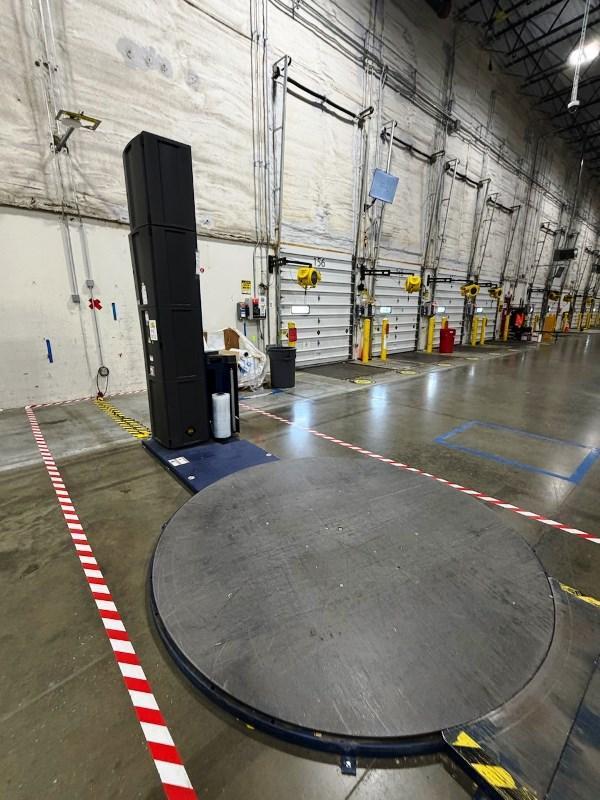 LANTECH Q-300 SEMI-AUTOMATIC PALLET STRETCH WRAPPER