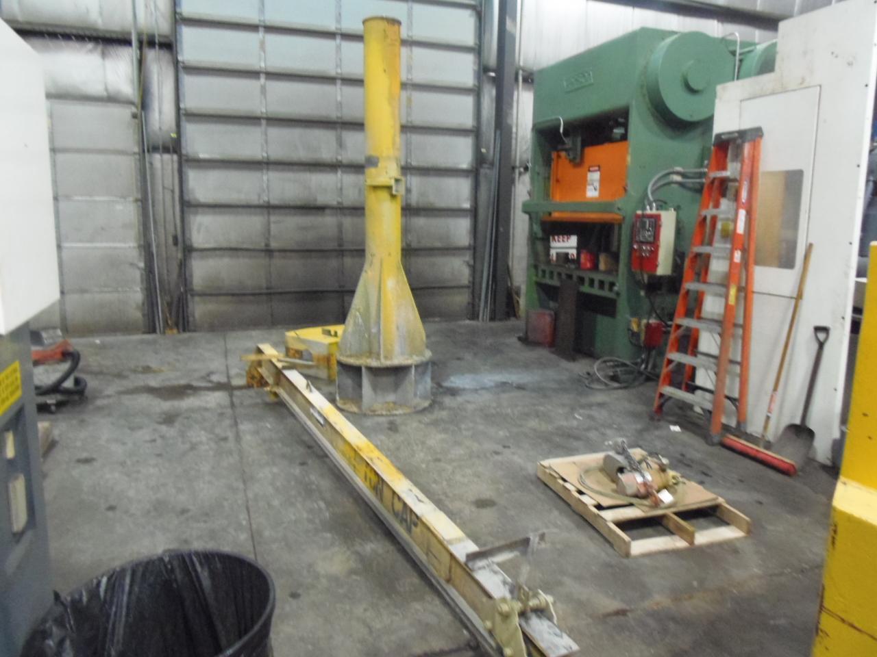 1 TON FREE STANDING SWIVEL JIB CRANE WITH DAYTON CHAIN HOIST