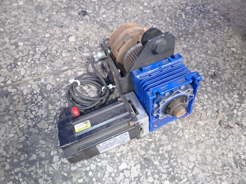 ALLEN-BRADLEY 5000 RPM SERVO MOTOR/WORM GEAR REDUCER ASSEMBLY  -  MPL-A330P-SJ22AA