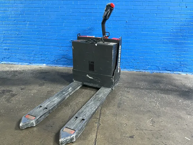 RAYMOND 4500 LBS ELECTRIC PALLET JACK  -  8210