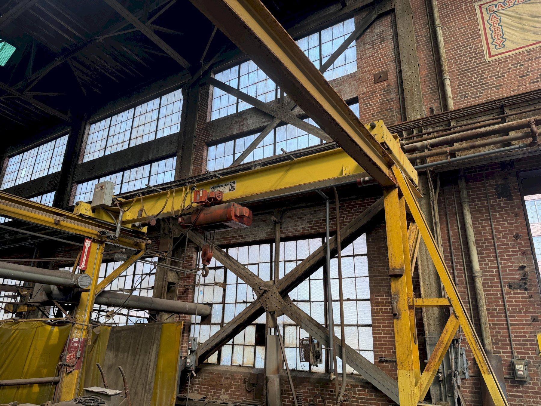 7.5 TON X 21' SPAN TRI-STATE OVERHEAD CRANE WITH APOLLO HOIST. STOCK # 0875326