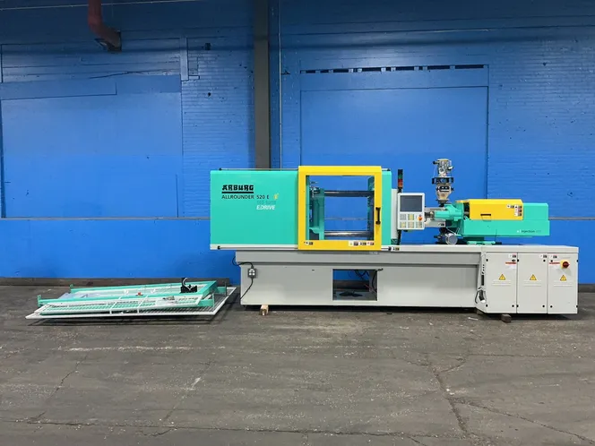 ARBURG INJECTION MOLDER  -  520 E 1500-400