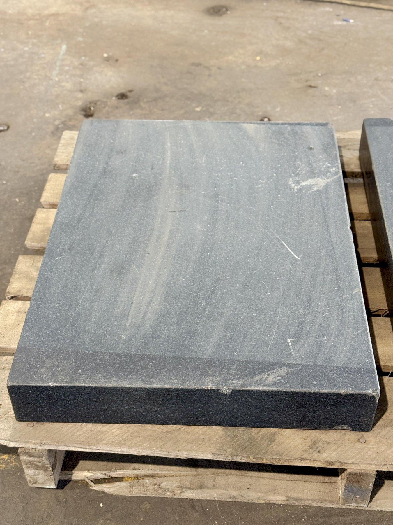 24" X 18" X 3" GRANITE SURFACE PLATE. STOCK # 1086326