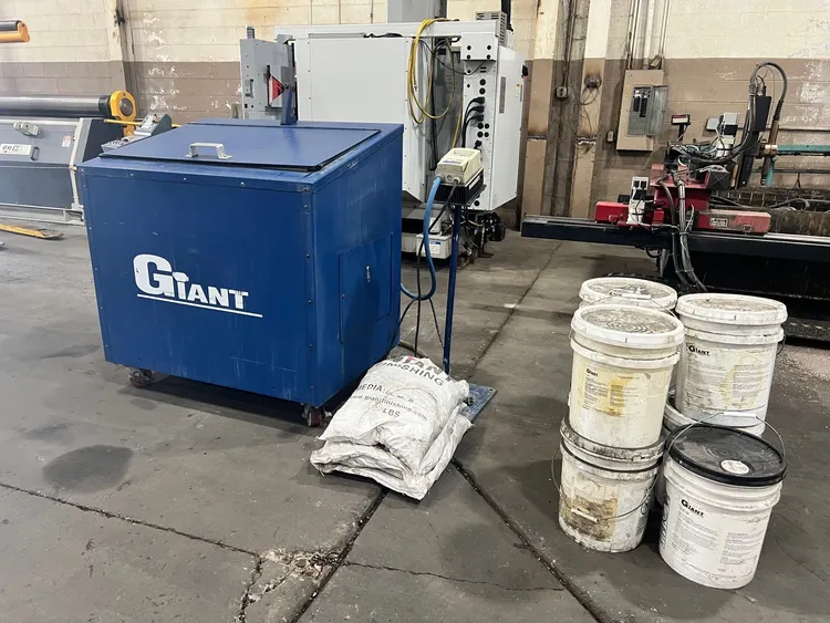 USED GIANT MODEL W-5C 5 CUBIC FOOT VIBRATORY BOWL YEAR: 2017