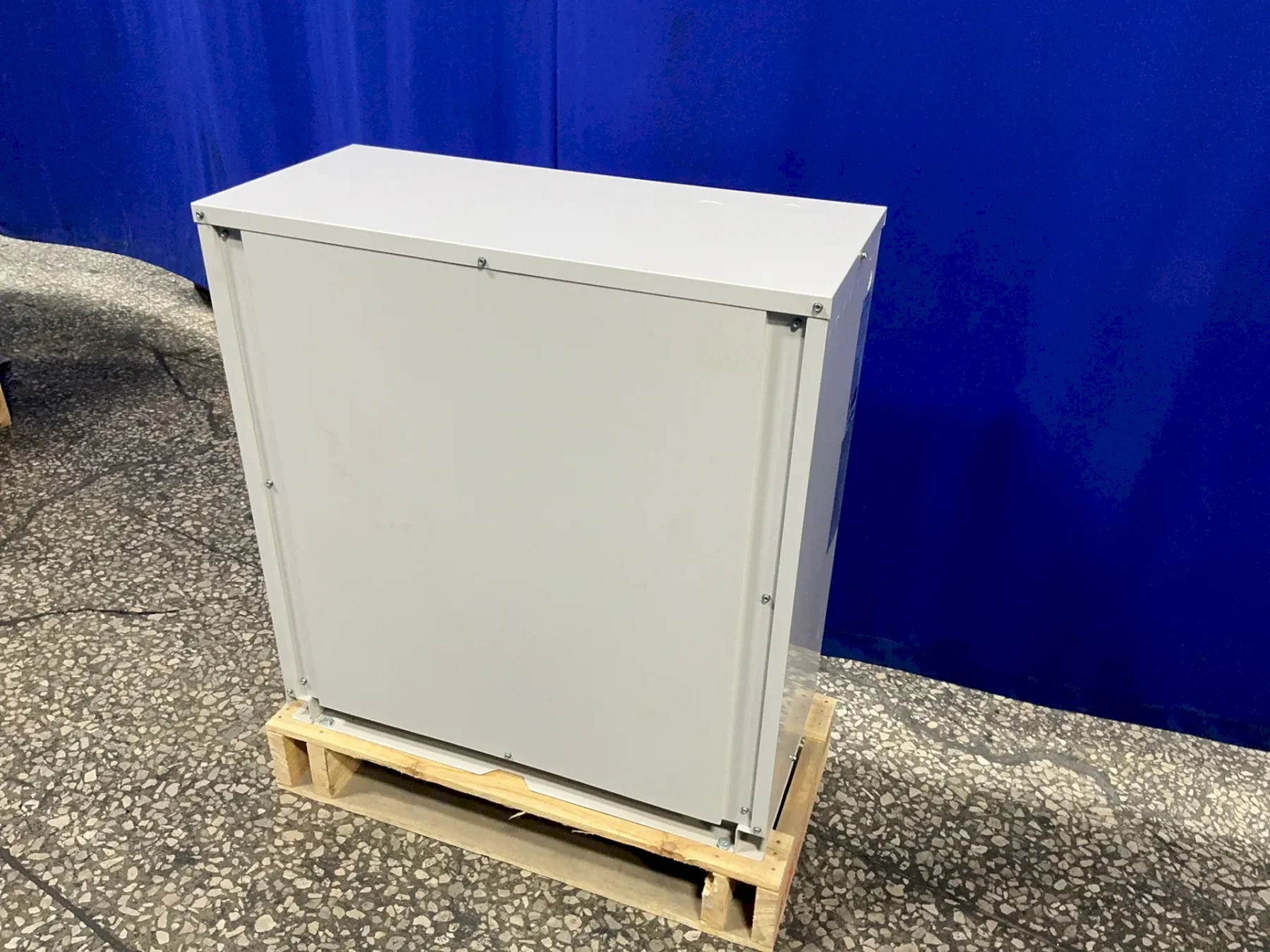 SAMSUNG 54 500/61 000 BTU/HR AIR CONDITIONER  -  AM055KXWDCH