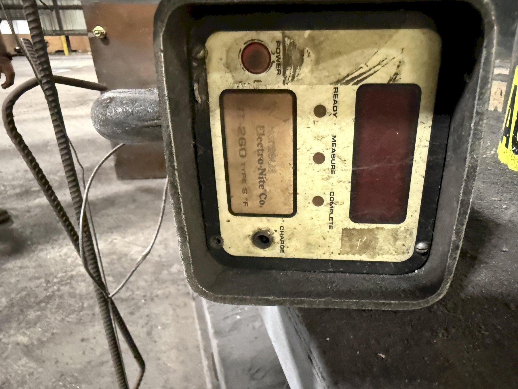 L and N Electronite model dt-260 temperature indicator