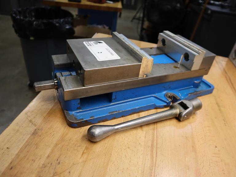 Kurt D-675 6" Machine Vise w Handle and Aluminum Jaws- Auction Item