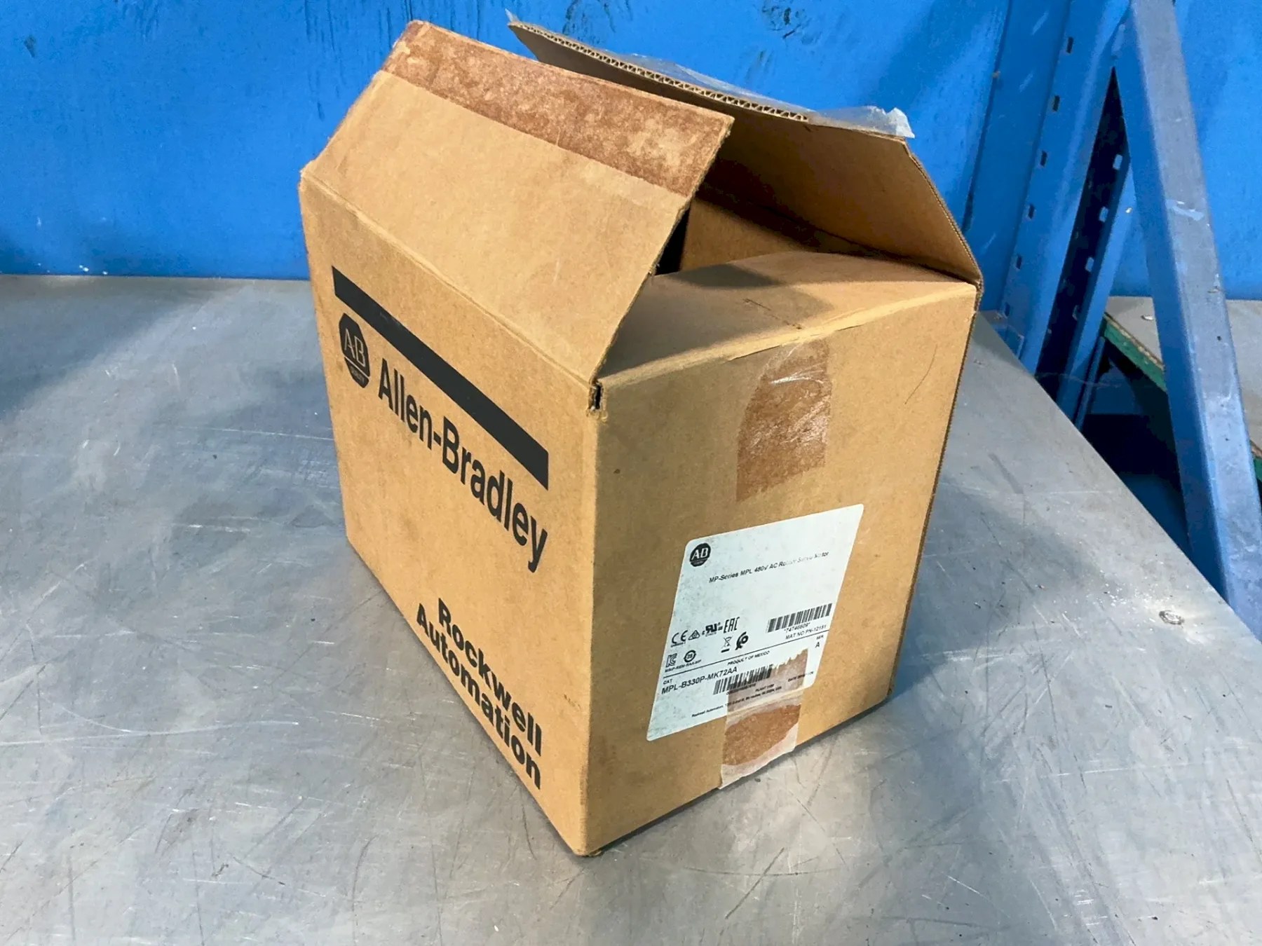 ALLEN BRADLEY MP SERIES MPL 480V AC ROTARY AC SERVO MOTOR   -  MPL-B330P-MK72AA
