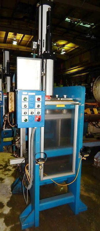 34 Ton FARGER & JOOSTEN MULTIPOWER Air/Oil Press