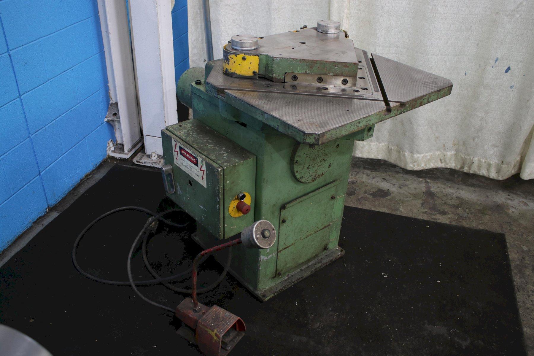 8-7/8" X 8-7/8" X 5/32" BOSCHERT MODEL PN-4 NOTCHER: STOCK #76117