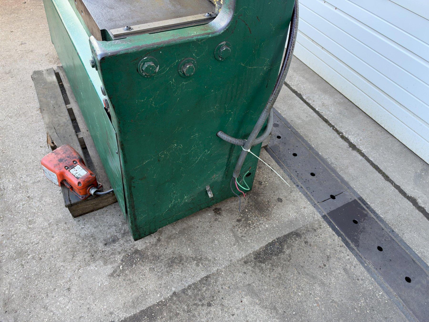 National 52" 10 Gauge Hydraulic Shear