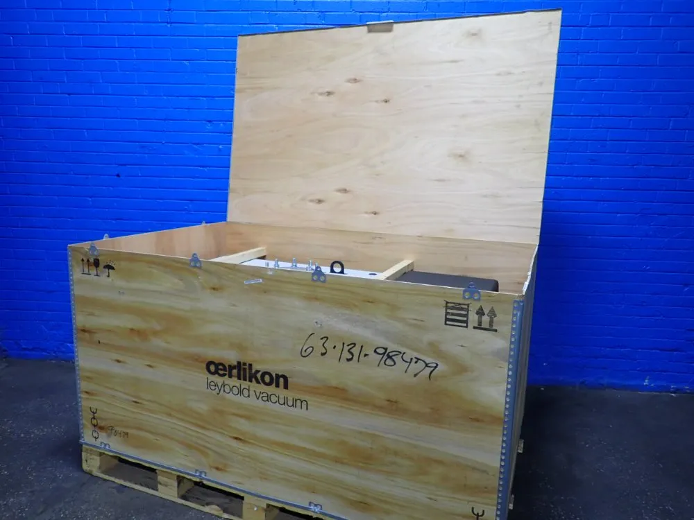 OERLIKON LEYBOLD 25 HP VACUUM PUMP  -  SV630B