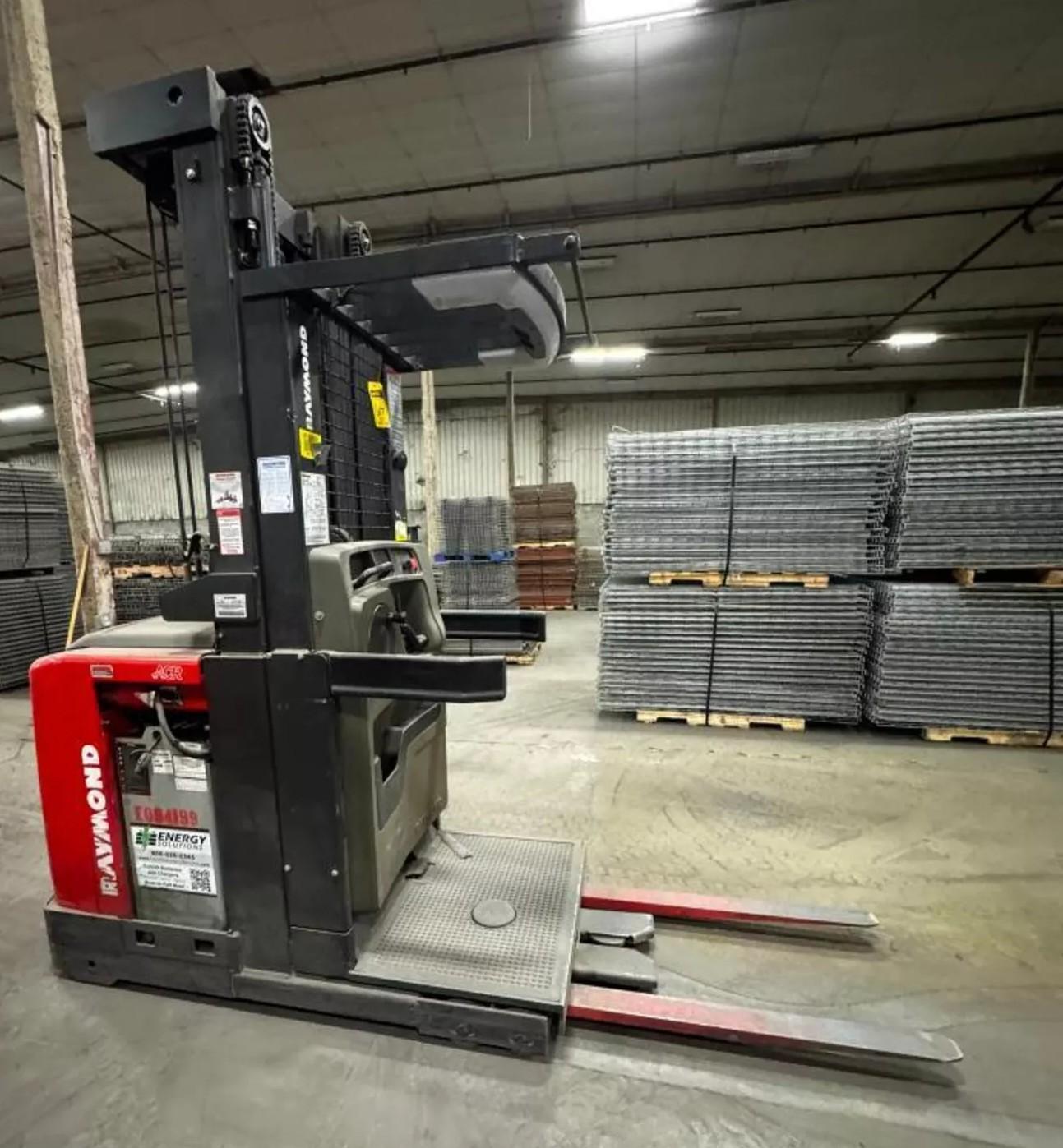 RAYMOND ELECTRIC ORDER PICKER FORKLIFT: YOBRO #25405
