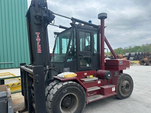 30,000 LB TAYLOR TX 300S SERIES BIG RED FORKLIFT