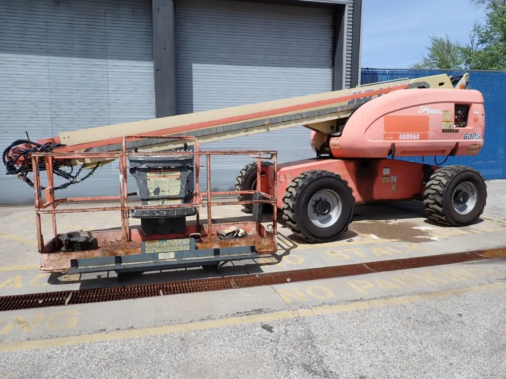 JLG TELESCOPIC BOOM LIFT  -  600S