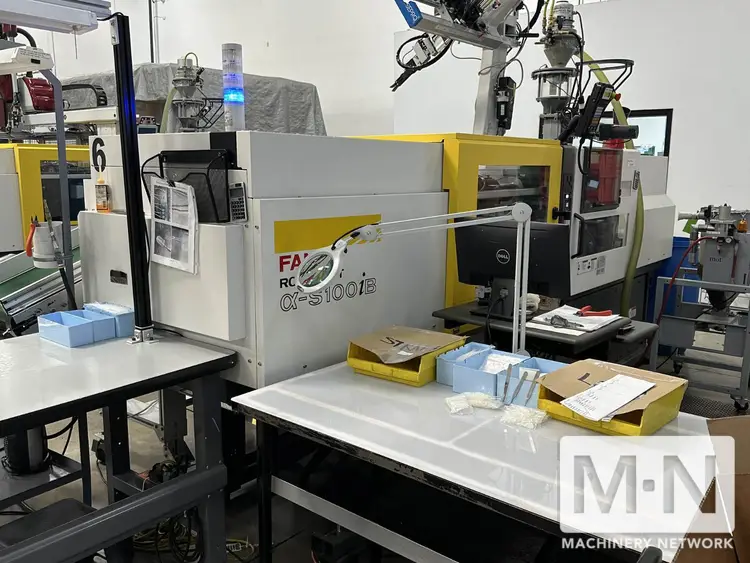 138 TON 3.4 OZ MILACRON FANUC ROBOSHOT MODEL S-110iA INJECTION MOLDING MACHINE MFG 2022