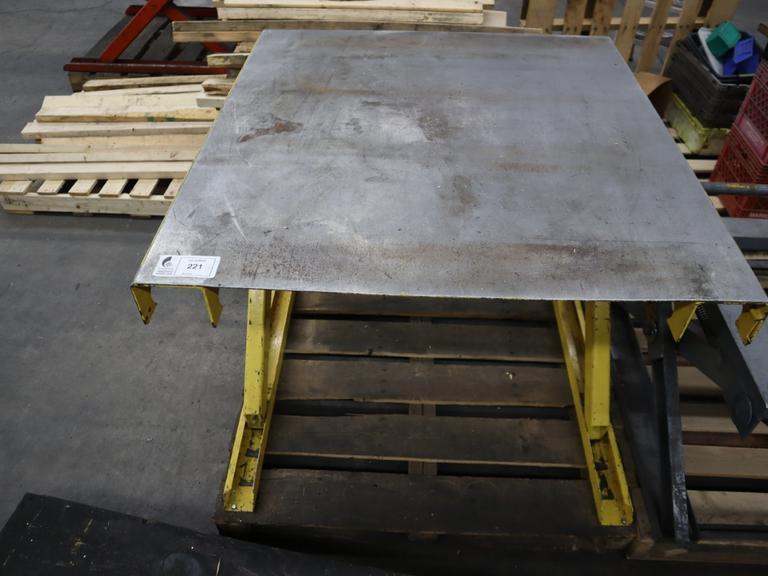 Scissor Lift Table, 4,000 Lb Capacity, 40" x 42" Surface- Auction Item