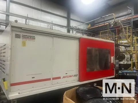 880 TON 116 OZ CINCINNATI MILACRON MODEL MM880 INJECTION MOLDING MACHINE MFG 2002