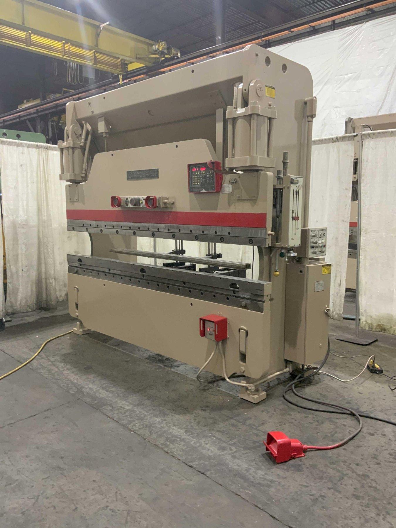 135-TON X 10' CINCINNATI HYDRAULIC PRESS BRAKE STROKE: STOCK #80580