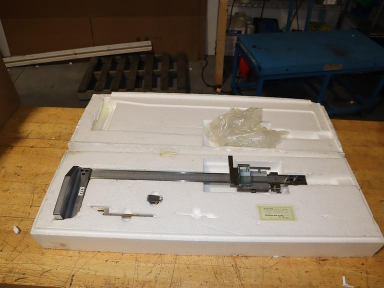 Mitutoyo 18"/45CM Vernier Height Gauge With Adjustable Main Scale - In Styrofoam Case- Auction Item