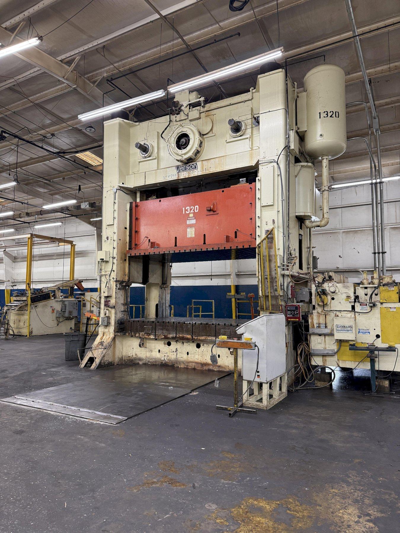 1000 ton Verson S4-1000-144-84T Straight Side Mechanical Stamping Press For Sale