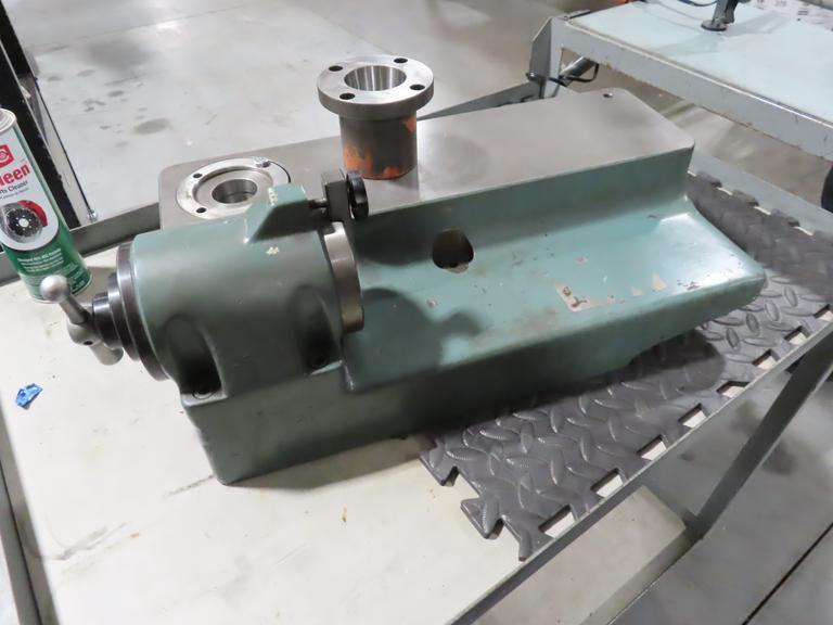 Matsuura Tool Setter with Assorted Sleeves Including 40 Taper- Auction Item