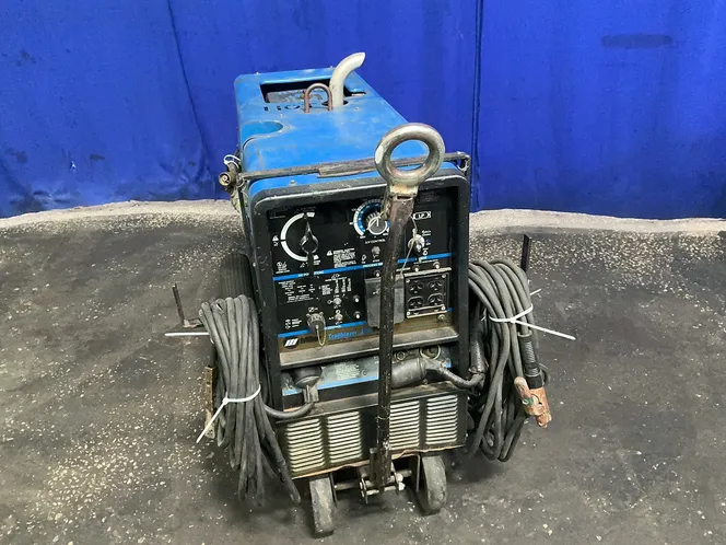 MILLER 200/280 A WELDER  -  TRAILBLAZER 280NT