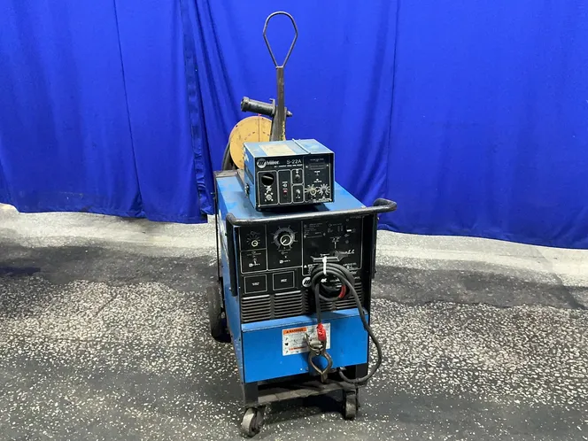 Miller 300 Amp Welder   -  Shopmaster 300 Ac/dc