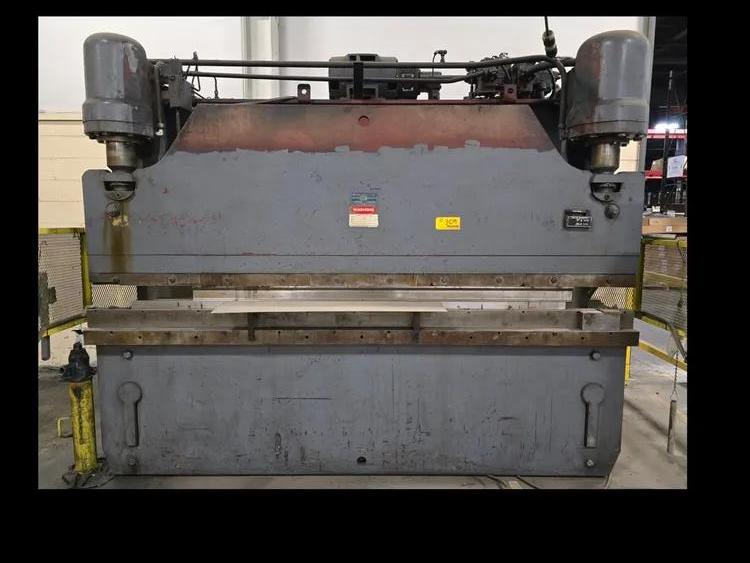 110 TON X 10' PACIFIC HYDRAULIC PRESS BRAKE