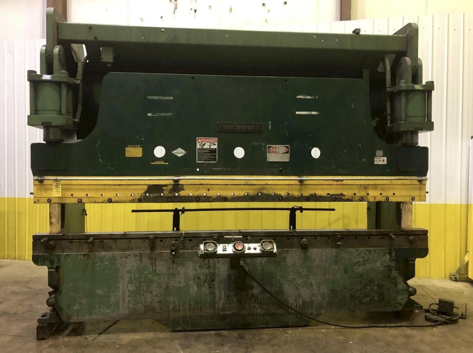 230 TON X 14' CINCINNATI 230CBX12 HYDRAULIC PRESS BRAKE. STOCK # 0985426