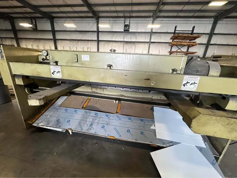 USED 10' X 1/4" US INDUSTRIAL MODEL US1025PMS HYDRAULIC SHEAR