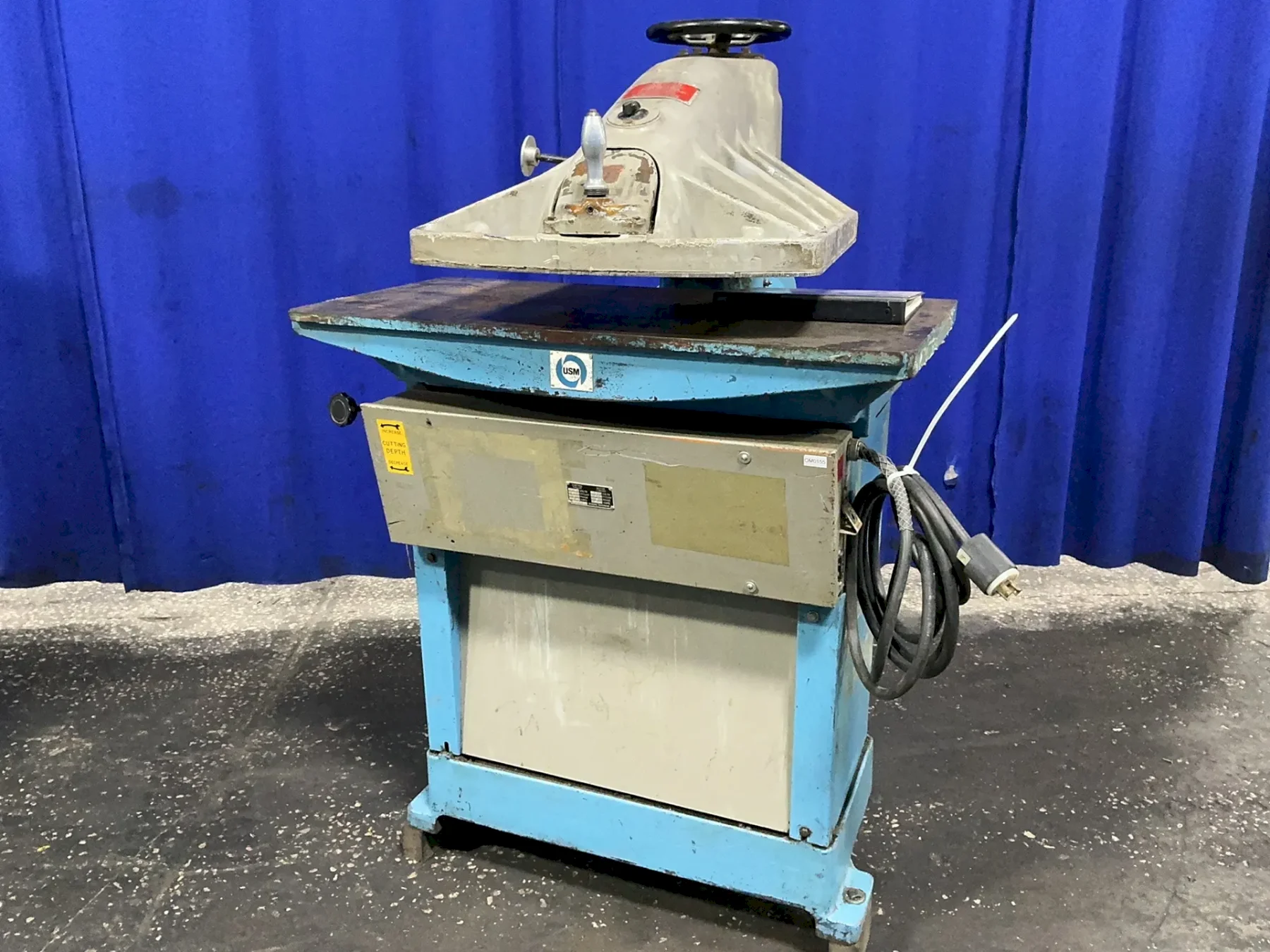 UNITED SHOE MACHINERY CORPORATION 19.5”X40” TABLE CLICKER PRESS  -  HCM-B