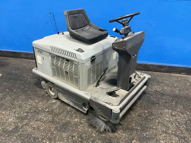 Advance 36” Floor Sweeper - Advance Sr 1100