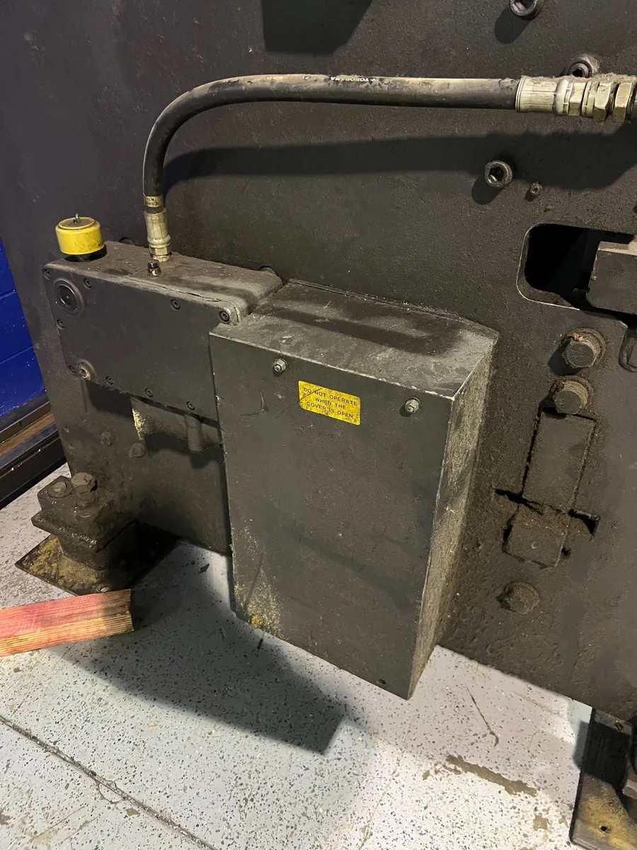 10’ x 1/4” Amada Model M3060 Mechanical Power Squaring Shear w/ FOPPBG