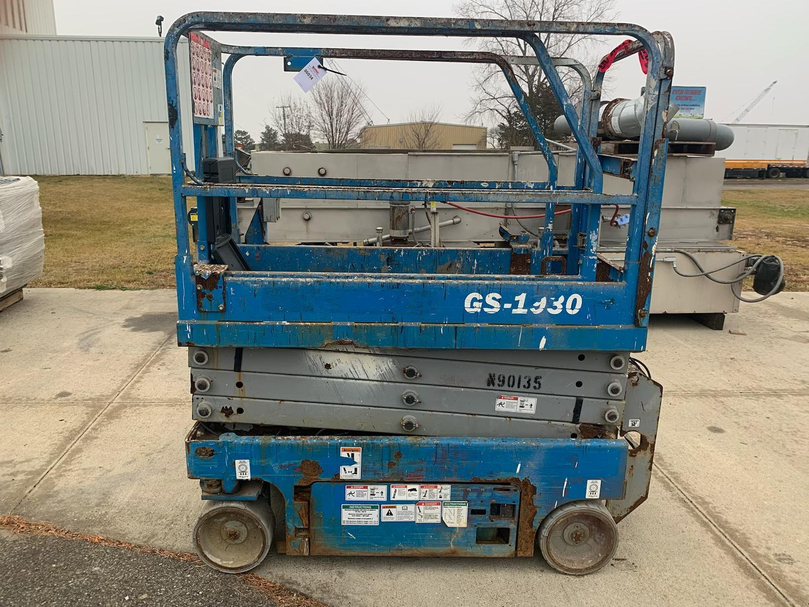 1 - PREOWNED GENIE SCISSOR LIFT, MODEL #:GS-1930, S/N: GS3015A-143123