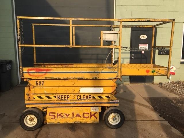 18' SKYJACK MAN LIFT STOCK #2957