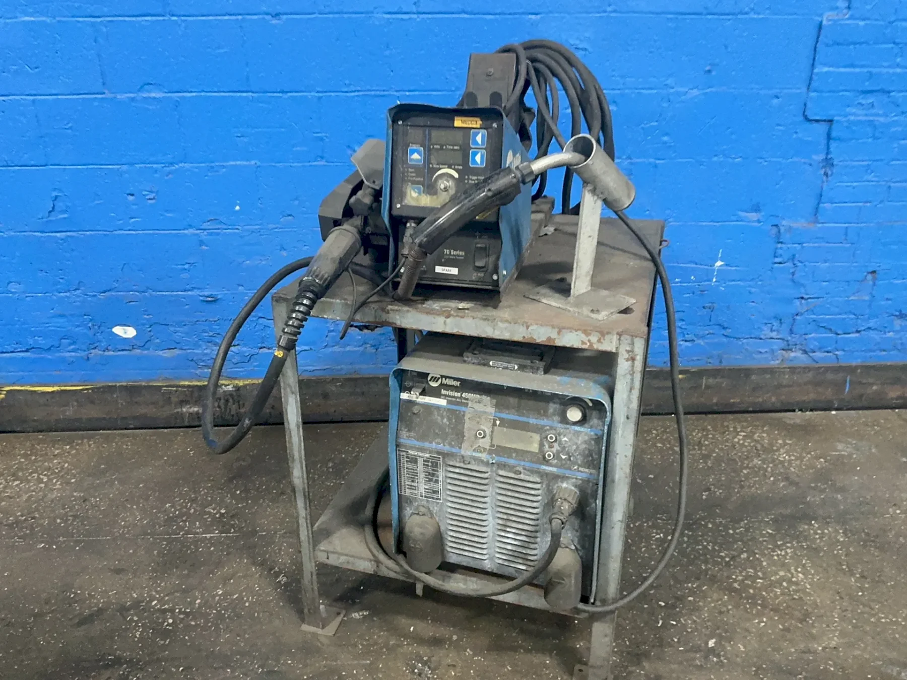 MILLER 450 A WELDER   -  INVISION 456MP