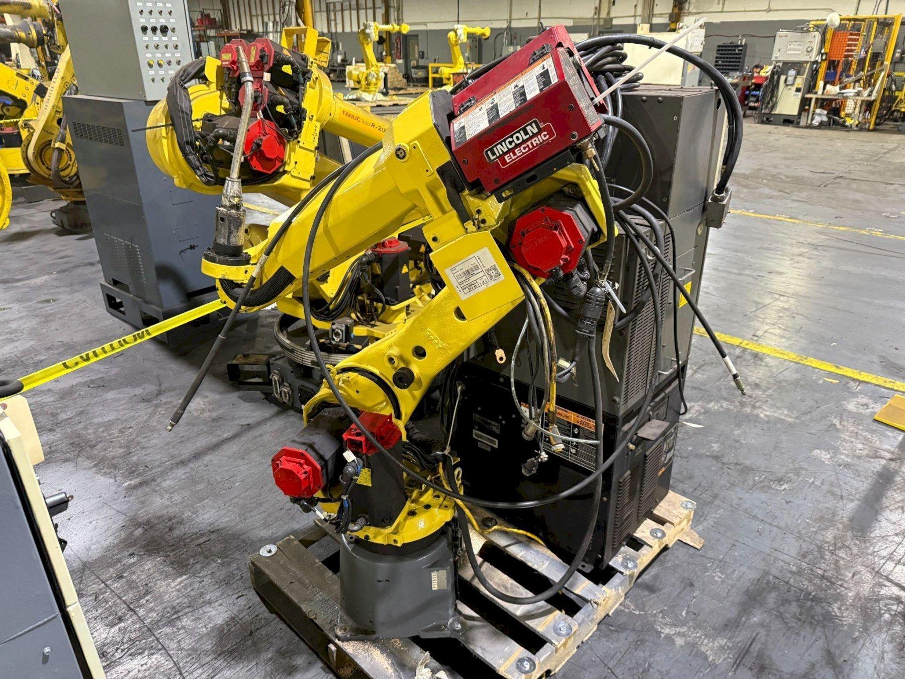 FANUC – ArcMate 120iC w/ R-30iA Controls & Lincoln i400 Weld Package USED